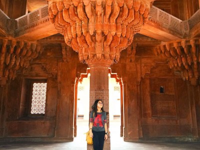 Day Tour to Taj Mahal and Fatehpur Sikri by Car
