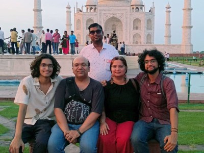 Book Tour Guide for Taj Mahal Sightseeing Only