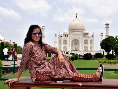Taj Mahal and Fatehpur Sikri Tour by Car from Delhi